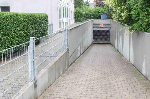 Zufahrt Garage - 