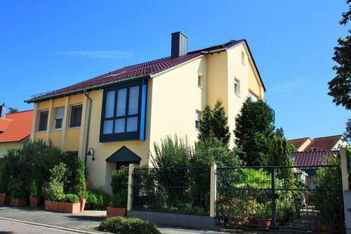 C4EDA7D5-952B-3CEC-9308-DACB4DFD089E - Großzügige 2,5-Zimmer-Wohnung mit Dachgarten & Wintergarten, Garage & Stellplatz