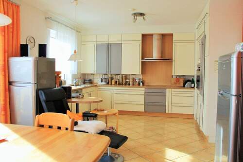 FB355F95-C712-3177-8C21-35C5BD77DA3F - 