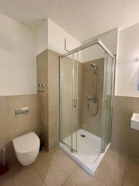 Badezimmer mit Dusche - 