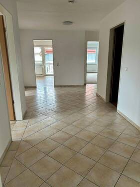 Flur - Etagenwohnung mit 130,00 m&sup2; in Oldenburg zur Miete