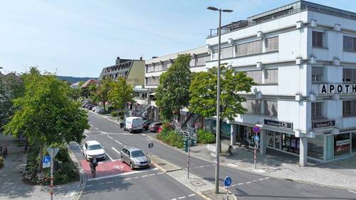 Blick in die Bahnhofstraße - Ärztehaus - 