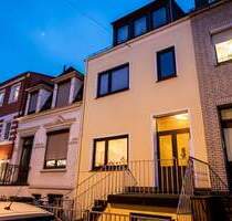 *** 2 WE über 4 ETAGEN im RMH - 1 WE wird FREI - 1 WE vermietet *** - Bremen Huckelriede