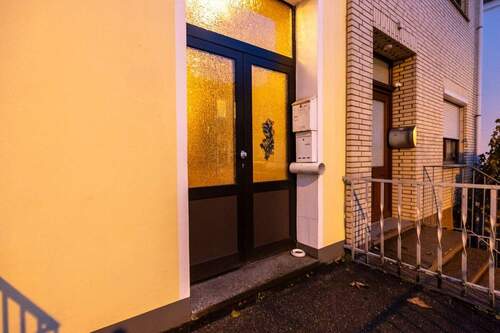 Eingang HP - 8 Zimmer Mehrfamilienhaus, Wohnhaus zum Kaufen in Bremen