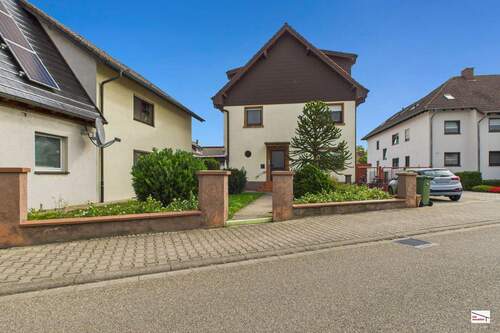 Außenansicht Straßenseite - 7 Zimmer Mehrfamilienhaus, Wohnhaus zum Kaufen in Brühl