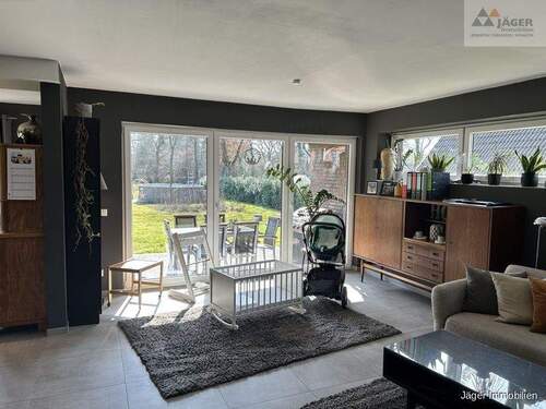 und Blick zur Terrasse - 