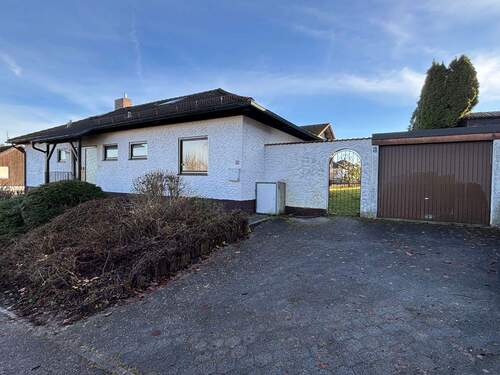 Hausansicht Nord, Garage.JPG - 4 Zimmer Einfamilienhaus zum Kaufen in Eching