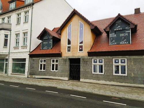 Vorderhaus Straßenseite - Mehrfamilienhaus, Wohnhaus mit 424,00 m&sup2; in Neustrelitz zum Kaufen