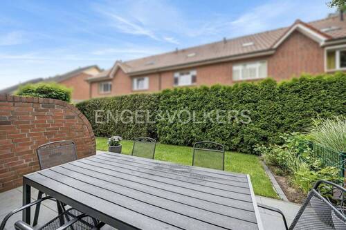 Blick in den Garten - 4 Zimmer Reihenmittelhaus zum Kaufen in Norderstedt