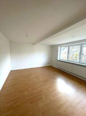 Zimmer - 4 Zimmer Etagenwohnung zur Miete in Neuhaus am Rennweg