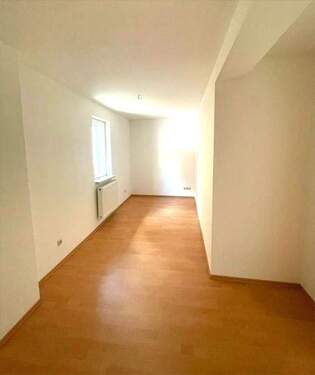 Zimmer - Etagenwohnung mit 100,00 m² in Neuhaus am Rennweg zur Miete