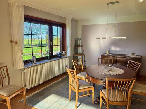 Essbereich mit Blick in die Natur - 