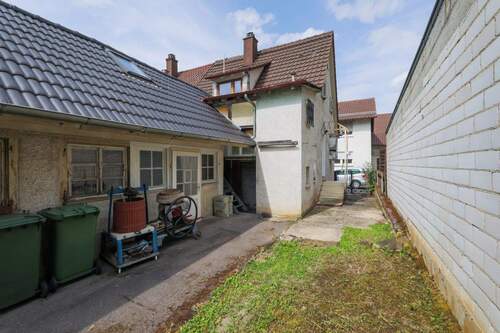 Rückansicht/Garage - 4 Zimmer Doppelhaushälfte zum Kaufen in Niefern-Öschelbronn / Niefern