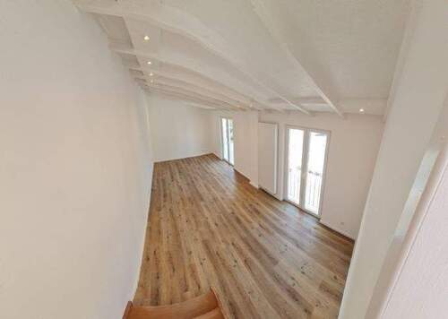 Grosser Schlafbereich mit bodentiefen Fenstern - 