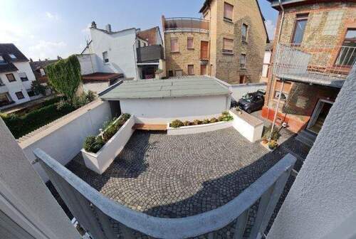Innenhof mit Garage und Stellplatz - 4 Zimmer Etagenwohnung zur Miete in Wiesbaden