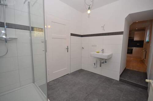 und Waschmaschinenstellplatz - 