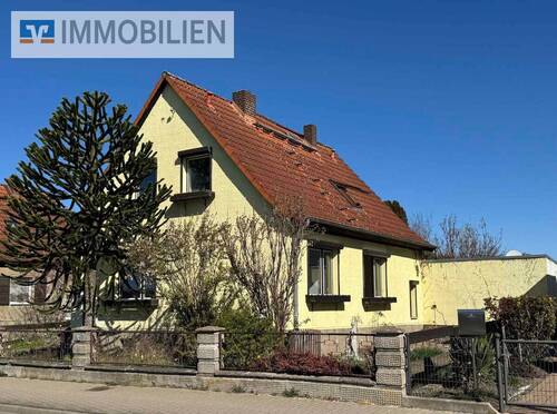 seitliche Hausansicht - 5 Zimmer Einfamilienhaus zum Kaufen in Oschersleben