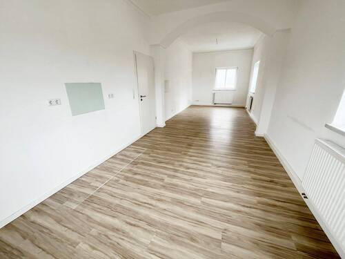 Wohn- und Essbereich mit Küche - 3 Zimmer Etagenwohnung zum Kaufen in Schrozberg