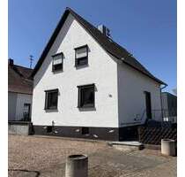 Einseitig angebautes Familienhaus mit Carport in Rehlingen Siersburg zu verkaufen - Rehlingen-Siersburg