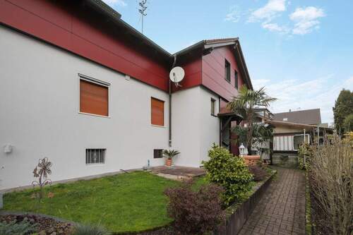 Vorgarten - Mehrfamilienhaus, Wohnhaus mit 208,00 m&sup2; in Baden-Baden zum Kaufen