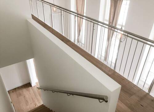 Treppe zur Galerie - 