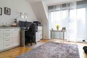 Kinder oder Arbeitszimmer mit Balkon - 