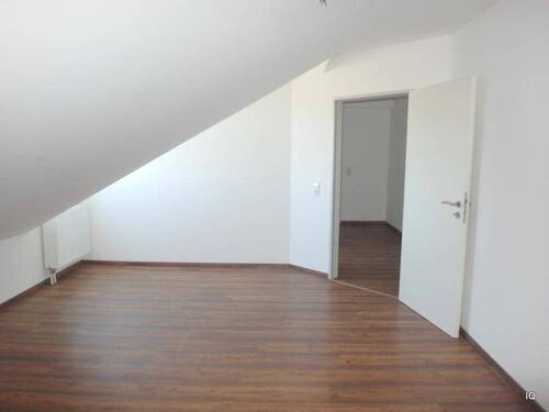 Kinder- oder Arbeitszimmer (Raum 3) - 