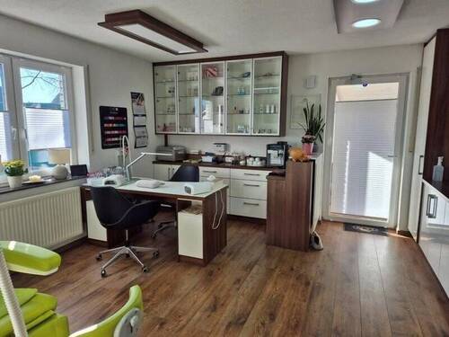 EG: z. Z. Nagelstudio - 