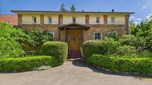 Frontansicht Einfamilienhaus - Einfamilienhaus mit 350,00 m² in Marlow zum Kaufen