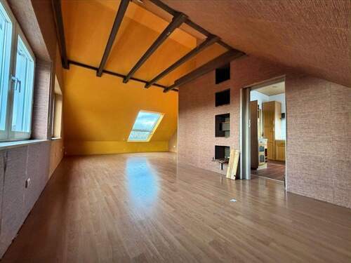 Wohnzimmer - 4 Zimmer Etagenwohnung zum Kaufen in Burscheid