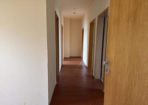 Flur - Etagenwohnung mit 80,00 m&sup2; in Burscheid zum Kaufen