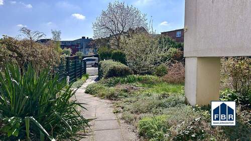 Weg zu den Parkplätzen - 