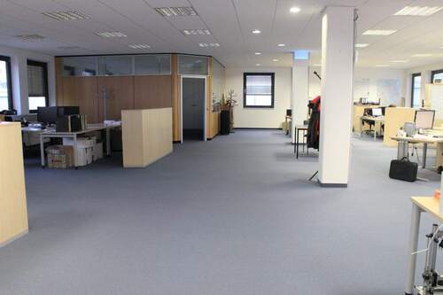 Blick in die Büroflächen - Büro mit 1,43 m&sup2; in Niederzier zur Miete