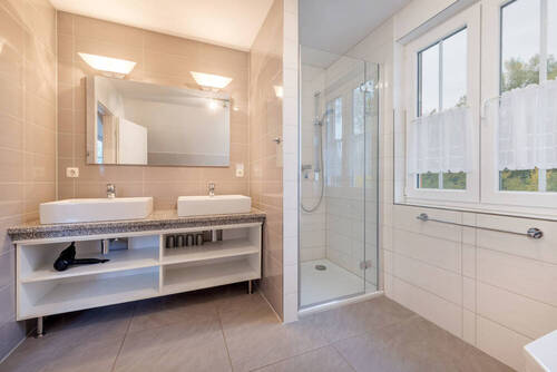 Masterbad im DG mit Dusche, Doppelwaschbecken - 