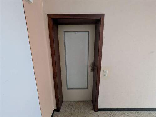 Wohnungseingang - 3 Zimmer Etagenwohnung zur Miete in Lüdenscheid