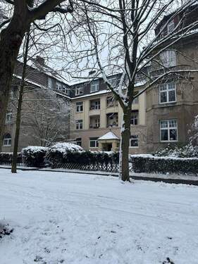 Außenansicht - Zentrale 3-Zimmer-Wohnung mit Balkon, ab sofort bezugsfrei