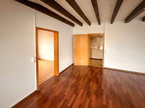 Wohnzimmer mit Flurblick - 3 Zimmer Etagenwohnung in Velbert