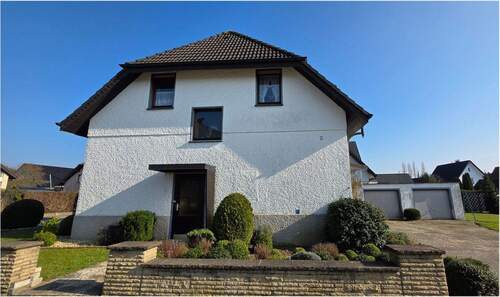 Eingang Seite - 6 Zimmer Mehrfamilienhaus, Wohnhaus zum Kaufen in Bünde