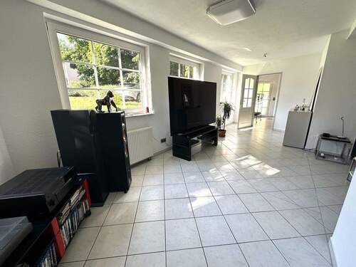 Helles und sonniges Wohnzimmer - 