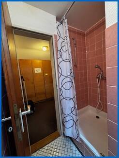 Bad mit Dusche - 