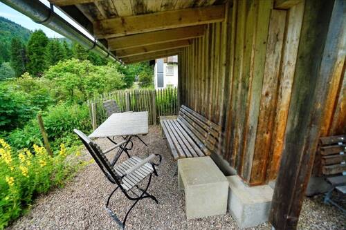 Sitzplatz vor Schuppen - 