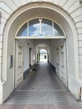 PKW-Zufahrt - Mehrfamilienhaus, Wohnhaus in Cottbus