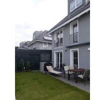 Schönes Walmdach-Doppelhaus mit großem Doppelcarport Top-Lage - Gilching-Argelsried