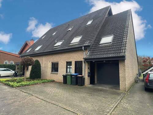 Straßenansicht - 7 Zimmer Doppelhaushälfte in Löhne