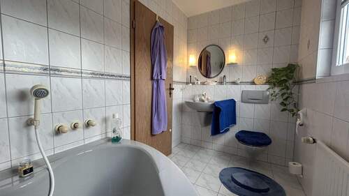 Wannenbad im Dachgeschoss - 