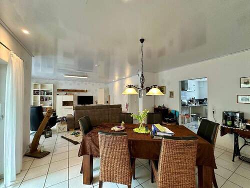 Bild 1 - +++Wohnglück am Puls der Natur in Niederwürzbach- Modernes Einfamilienhaus mit Loggia & Sonnenterrassen+++