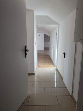 Eingangsbereich - 4 Zimmer Etagenwohnung zur Miete in Nürnberg