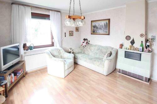 Wohnzimmer - 6 Zimmer Einfamilienhaus zum Kaufen in Güglingen