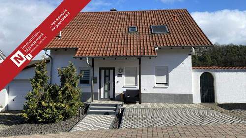 Titelbild - Gerade erst den Kinderschuhen entwachsen - Freistehendes Einfamilienhaus mit 2 Terrassen und Garage