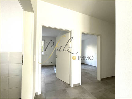 WE01_Flur - Etagenwohnung mit 78,00 m&sup2; in Pirmasens zum Kaufen